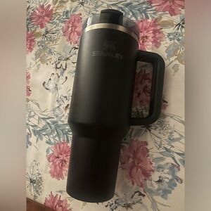 Like new Stanley 40 oz.  H2.0 Tumbler- Black